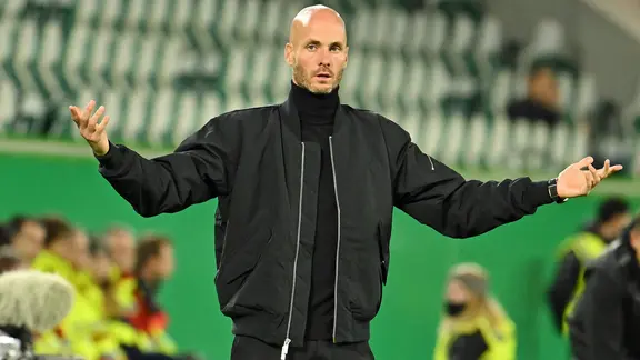 Wolfsburg Trainer Paul Simonis | picture alliance/dpa | Swen Pförtner Wolfsburg Trainer Paul Simonis