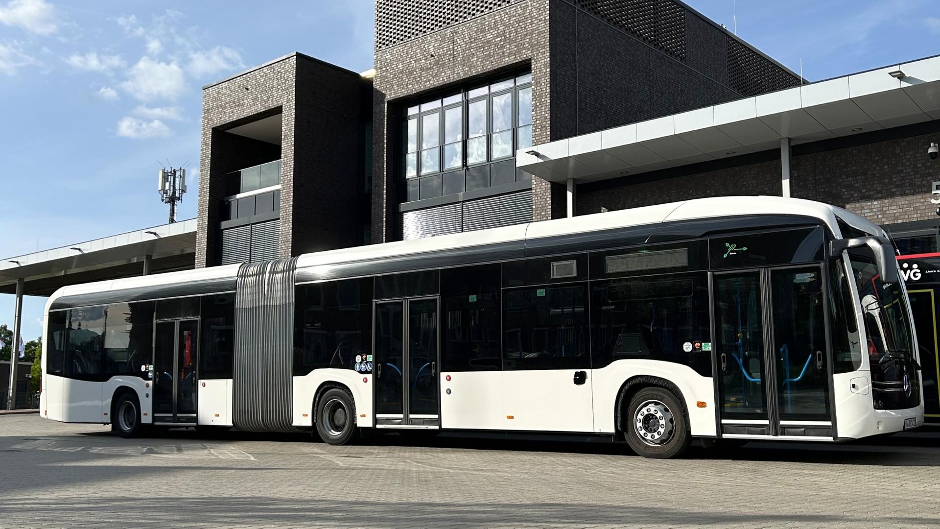 Neue E-Busse für Kiel: Vertrag mit Daimler geschlo