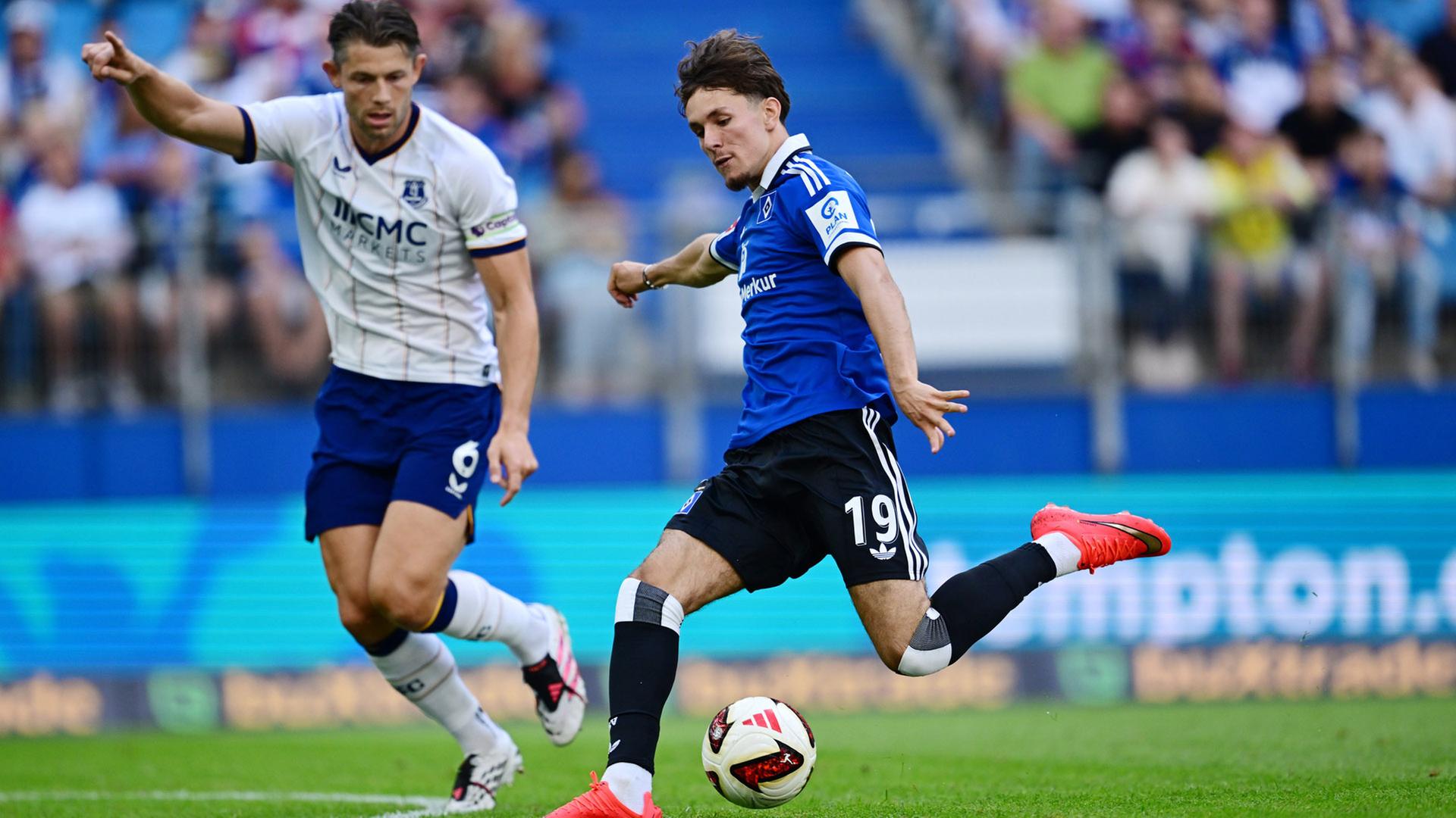 James Tarkowski (Everton) gegen Otto Stange (HSV) | Witters