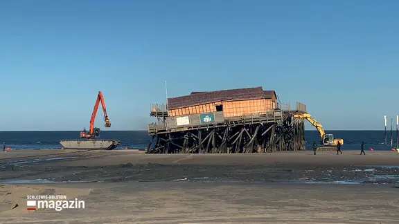 Die ehemalige Strandbar in Stankt Peter Ording bricht zusammen