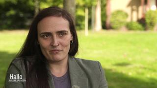 Pia Gebert spricht in die Kamera.