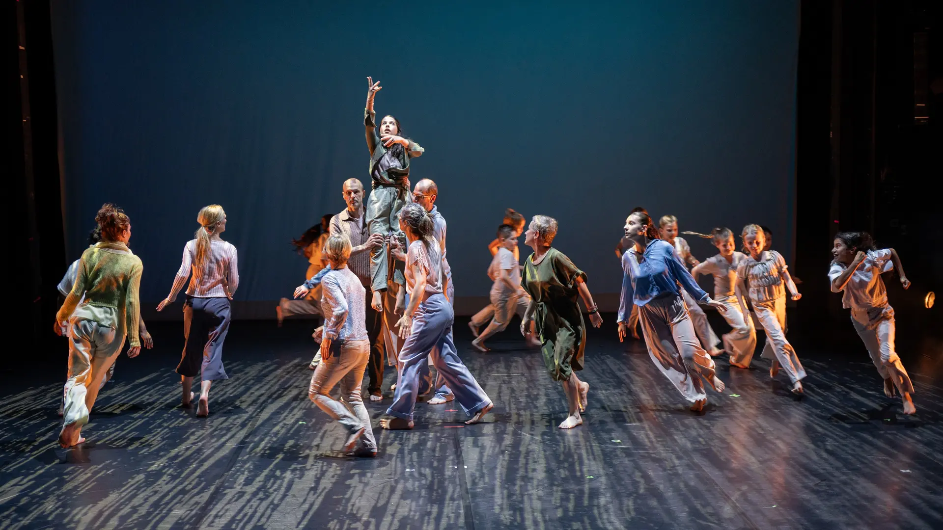 Authentisch statt perfekt: Wie Laientanz das Publikum berührt