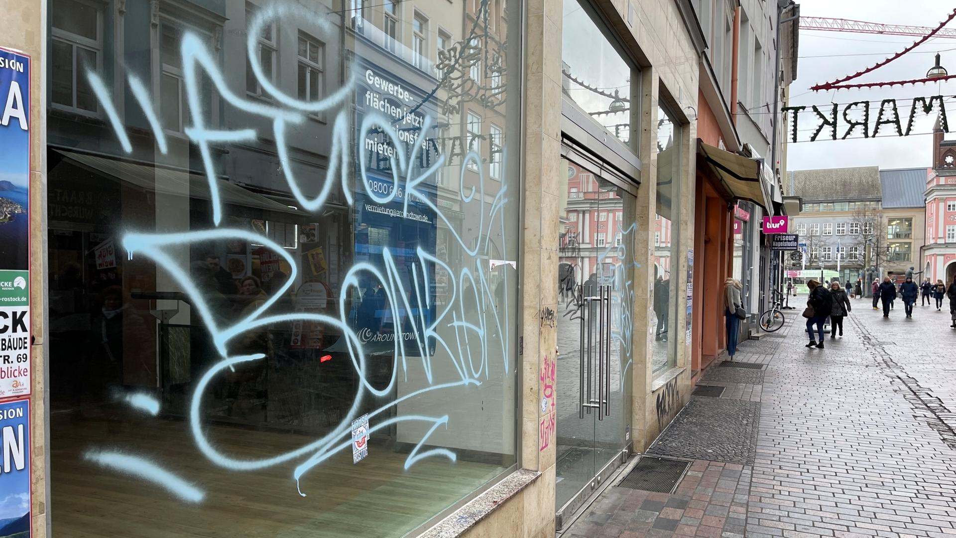 Hansa-Fans zünden zahlreiche Böller und vermüllen Rostocks City