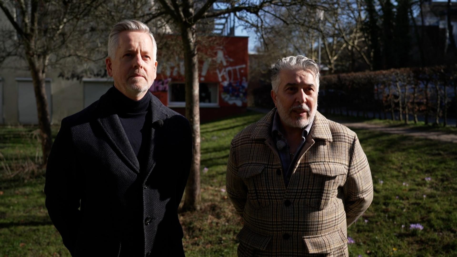 Göran P. und Yilmaz Böcek stehen nebeneinander. | NDR