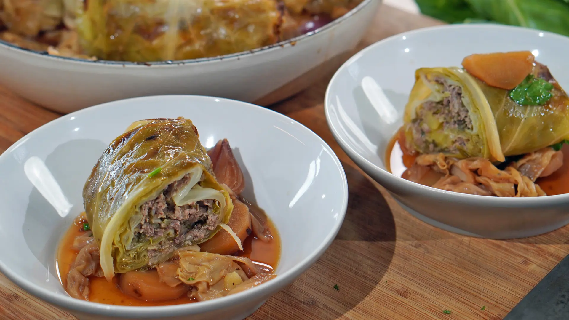 Spitzkohl-Rouladen mit Hackfleisch-Kartoffel-Füllung | ndr.de