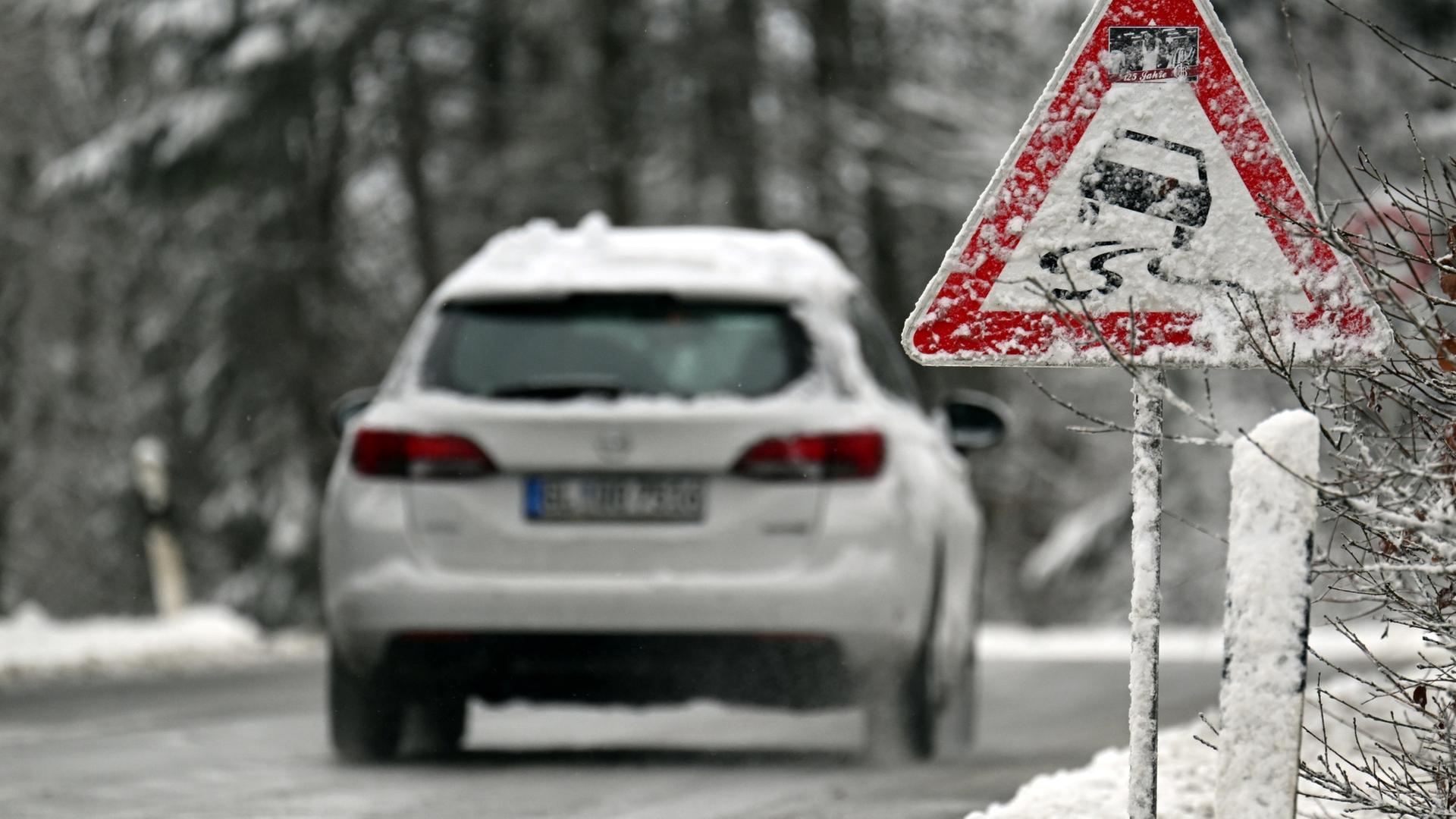 Schnee und Eis führen zu zahlreichen Glätte-Unfällen