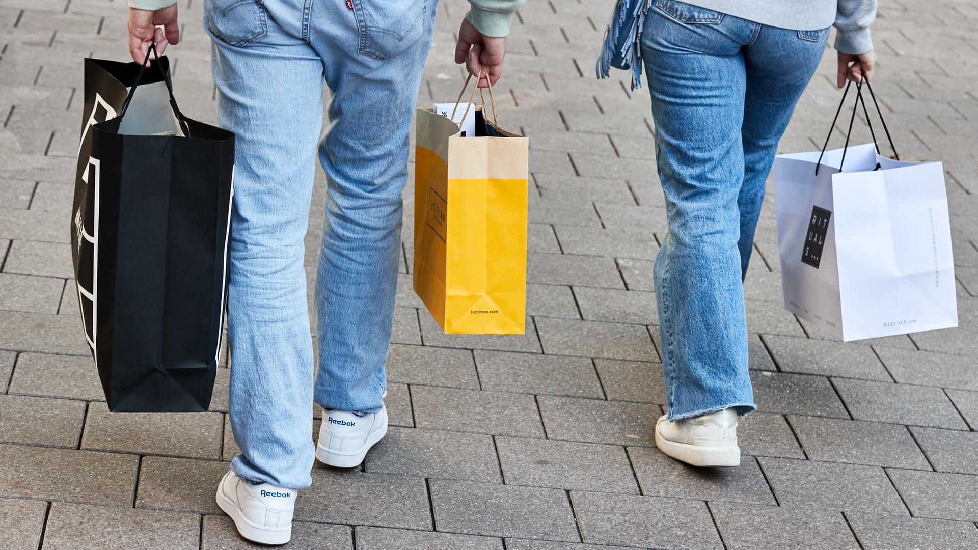 Verkaufsoffener Sonntag: Hunderttausende kamen zum Shoppen Verkaufsoffener Sonntag: Hunderttausende kamen zum Shoppen