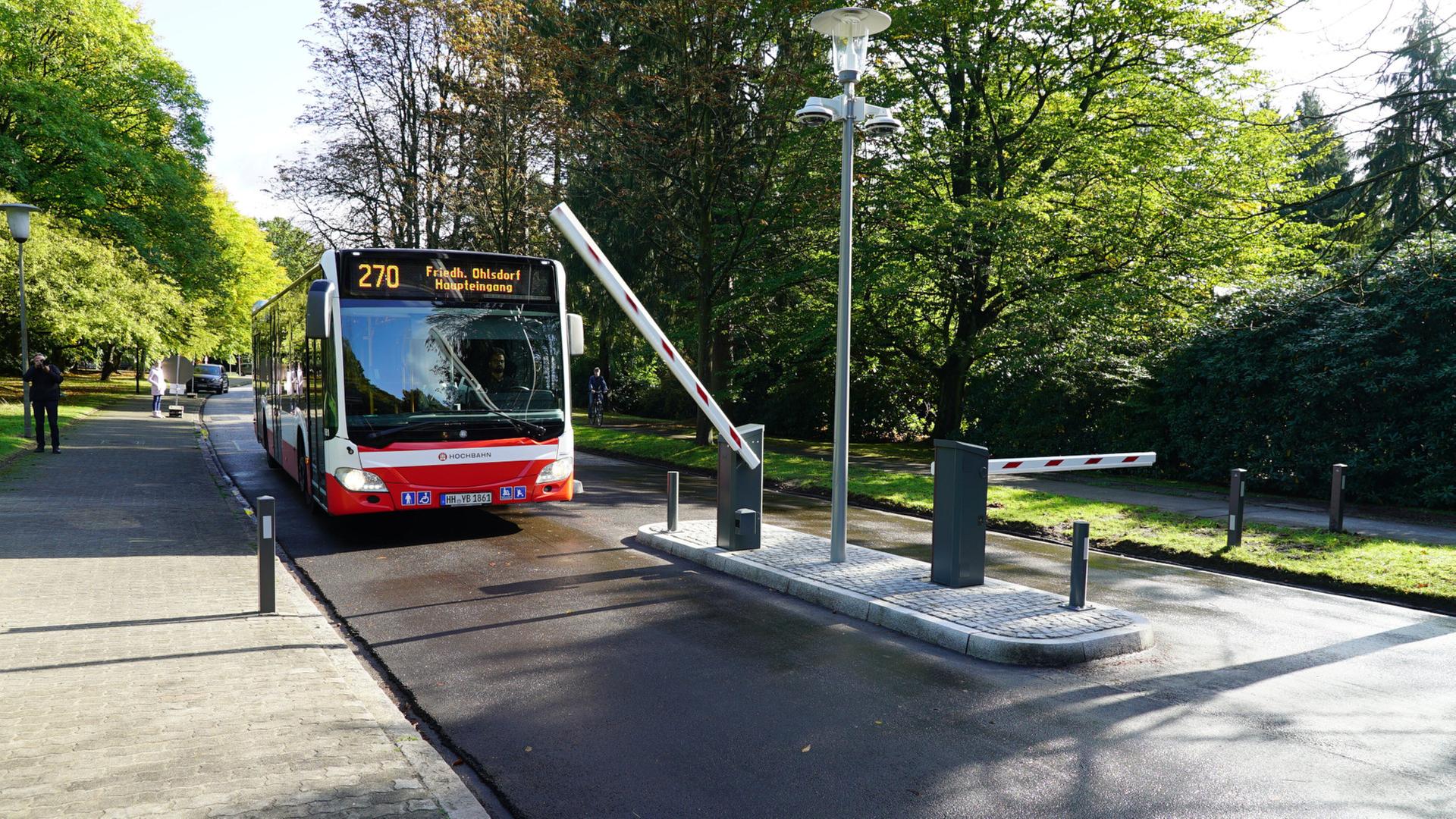 Viele Baustellen: Ohlsdorfer Friedhofsschranke bald offen?