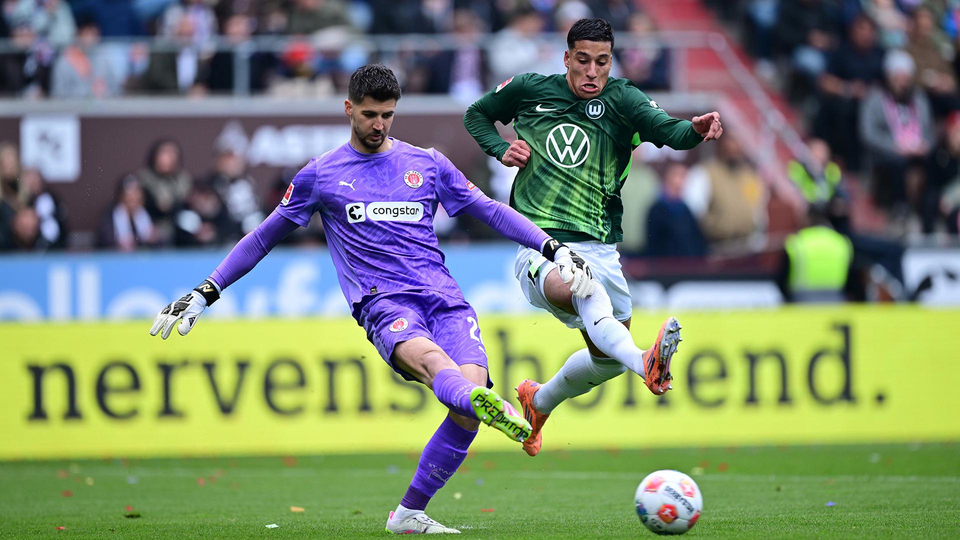 Live: VfL Wolfsburg führt auf St. Pauli, Heidenheim liegt zurück