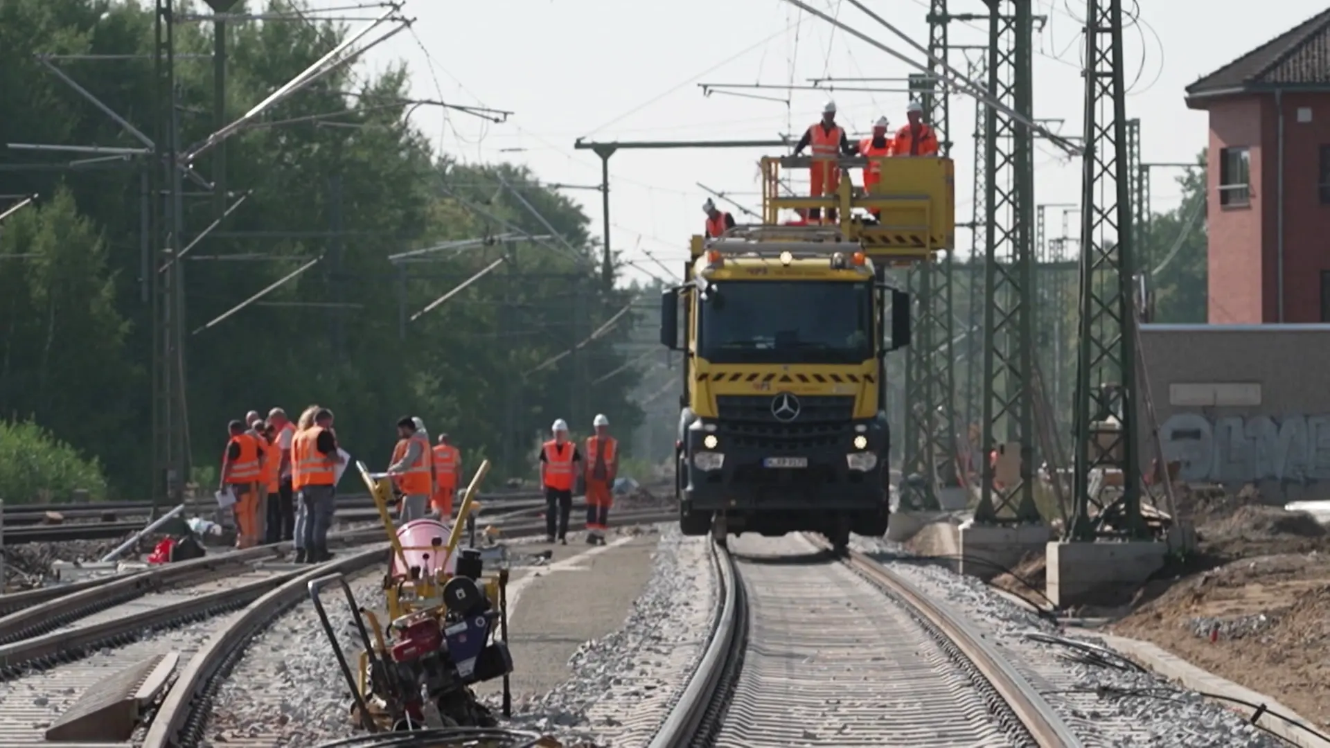 berlin hamburg arası kaç km