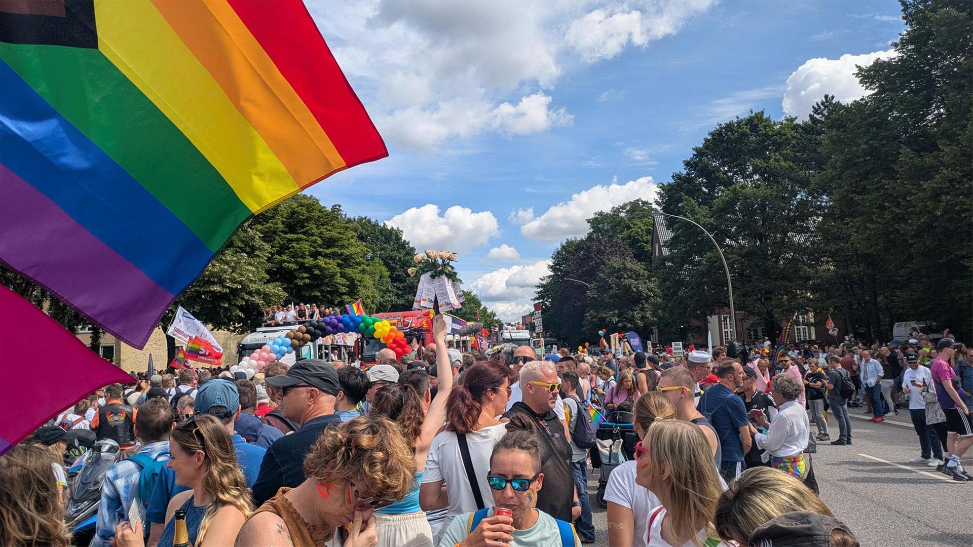 CSD in Hamburg unter hohem Schutz gestartet