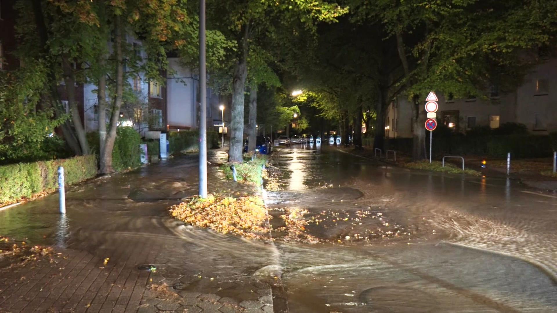 Rohrbruch in Eidelstedt: Wasser-Notversorgung für Anwohnende