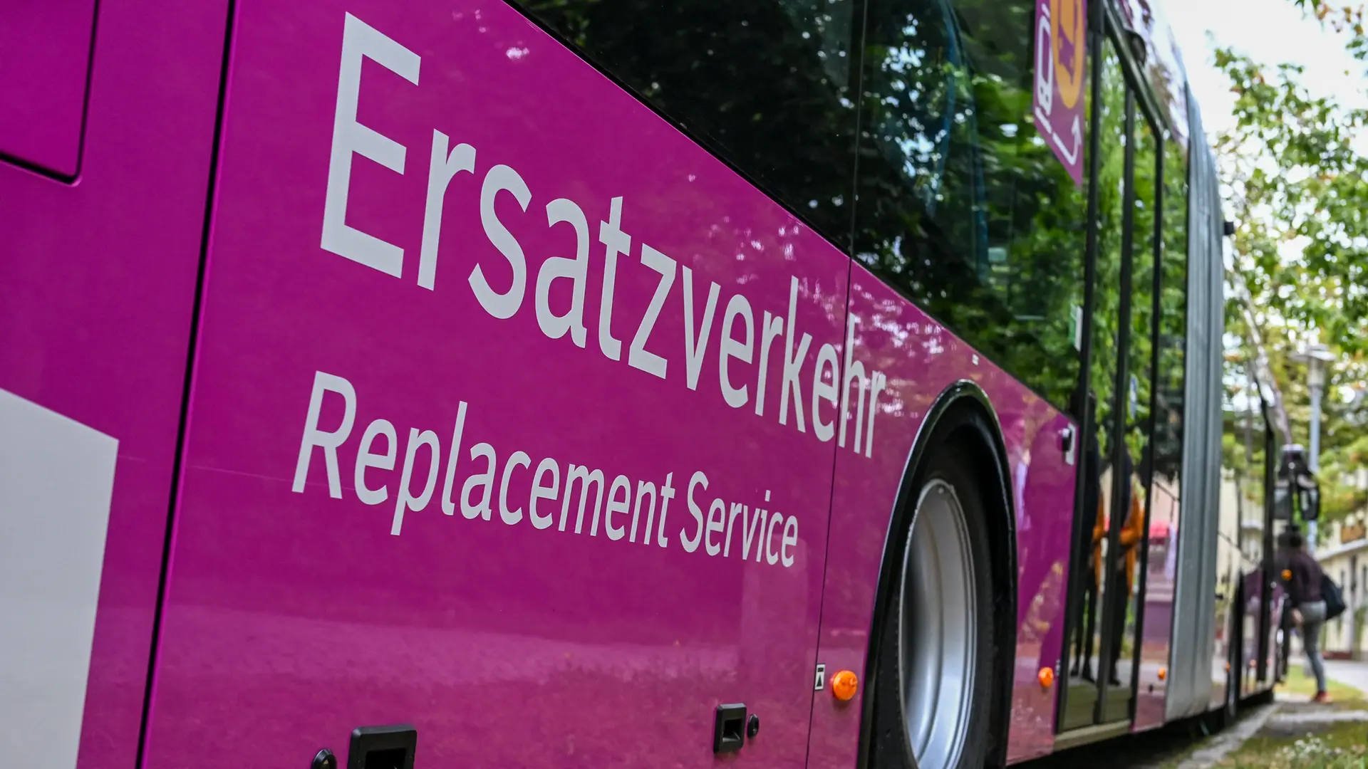 Streit um Bus-Ersatzverkehr zwischen Hamburg und Berlin