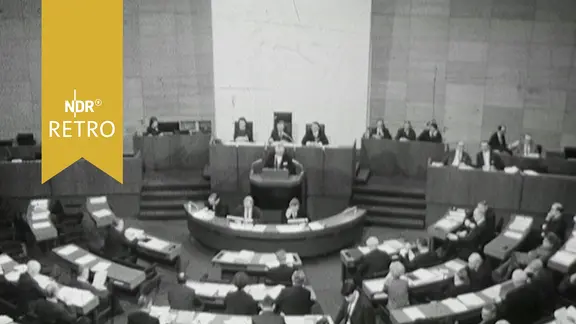 Plenarsaal des niedersächsichsischen Landtags 1964 während einer Sitzung
