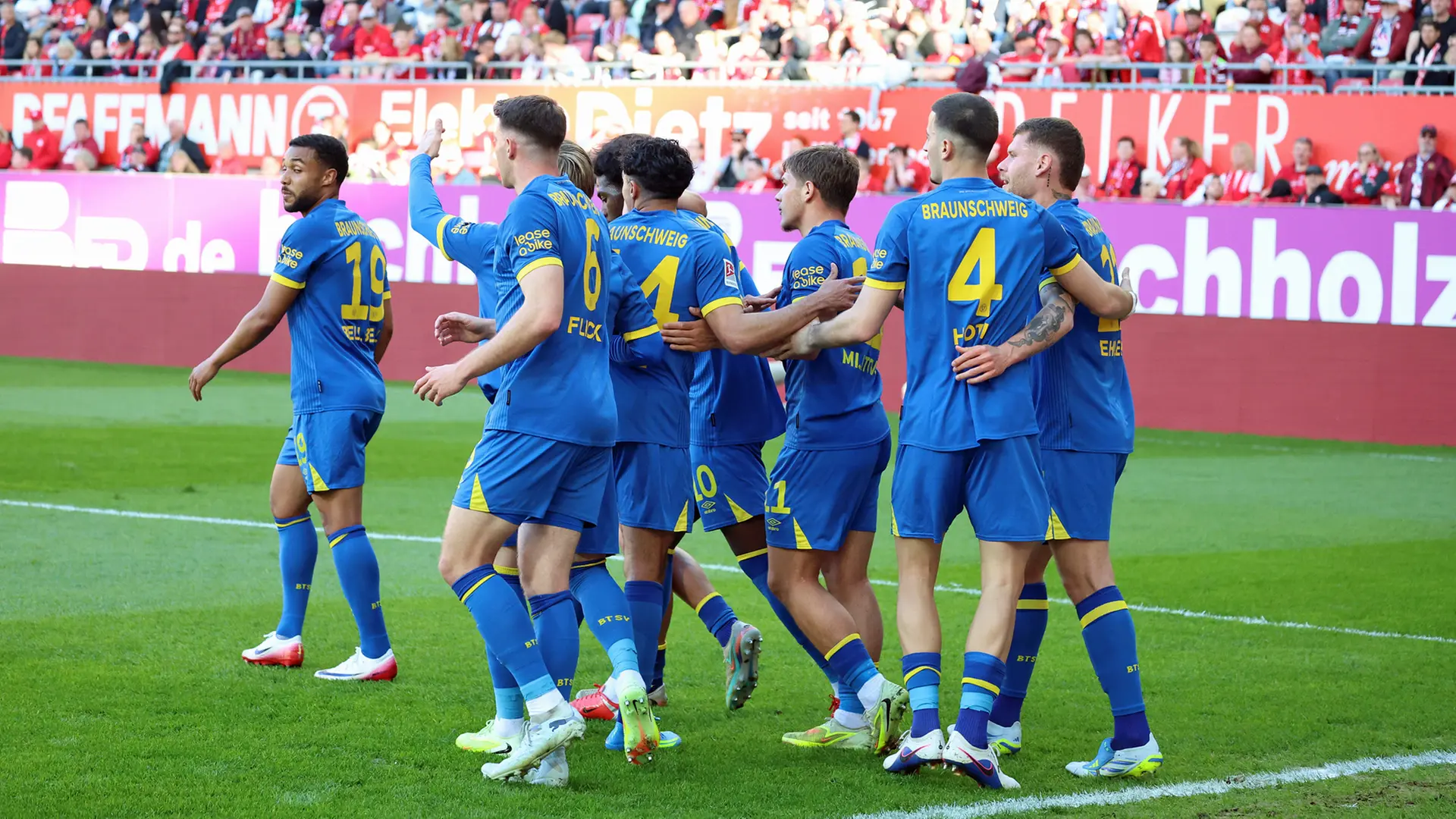 Zweite Bundesliga: Braunschweig gewinnt 2:0 beim 1. FC Kaiserslautern