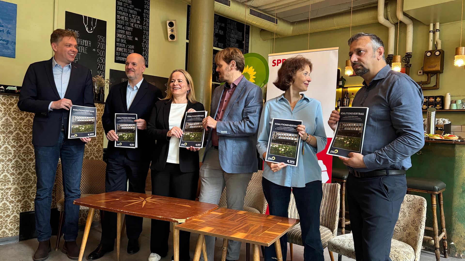 Grüne und SPD unterzeichnen Koalitionsvertrag in Eimsbüttel