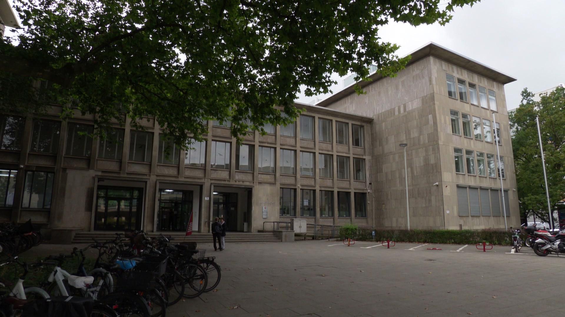 Das Bild zeigt das Landgericht in Hannover. | NDR