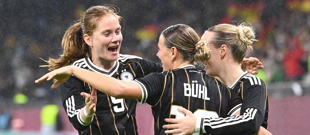 Jubel bei den deutschen Fußball-Nationalspielerinnen 
