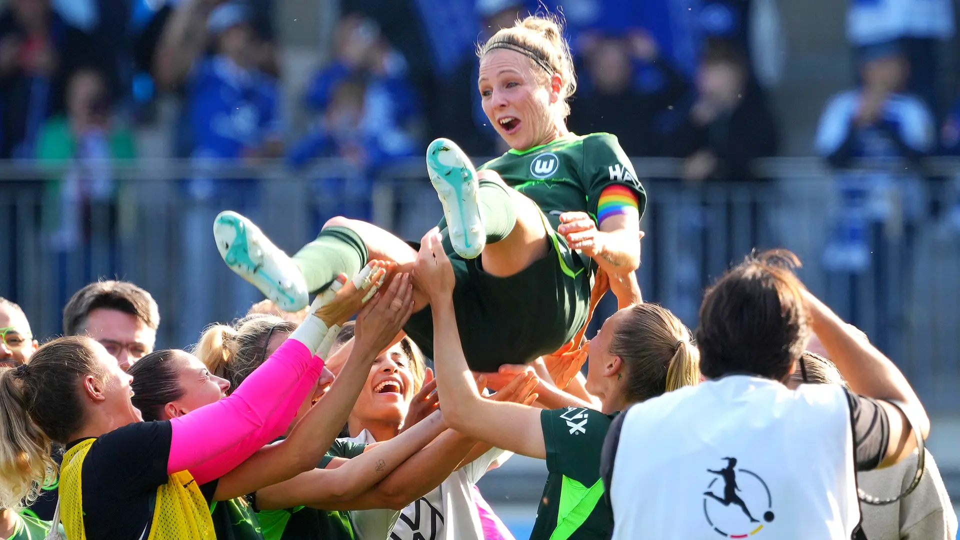Wolfsburgs Frauen gewinnen umstrittenes Nordduell — photo: Sportschau Fußball