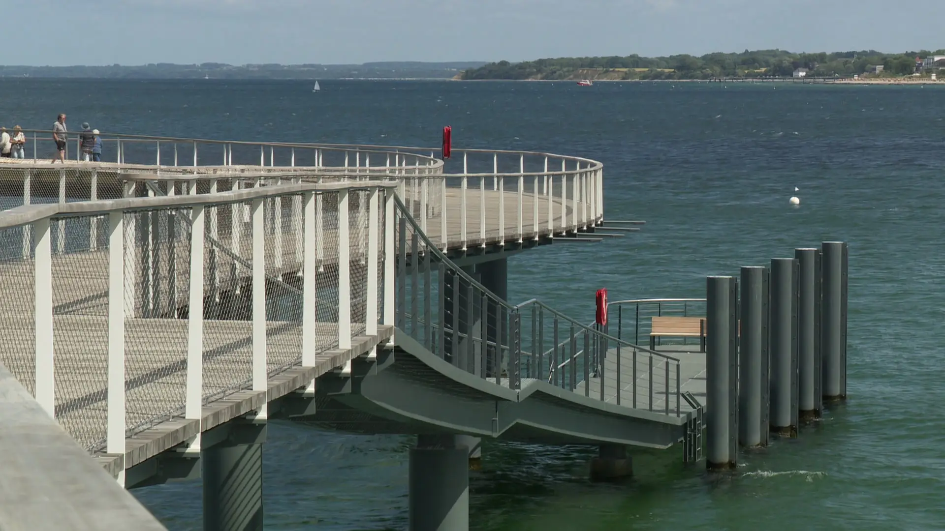Neue Seebrücke in Timmendorfer Strand: Warum legen keine Bäderschiffe an?