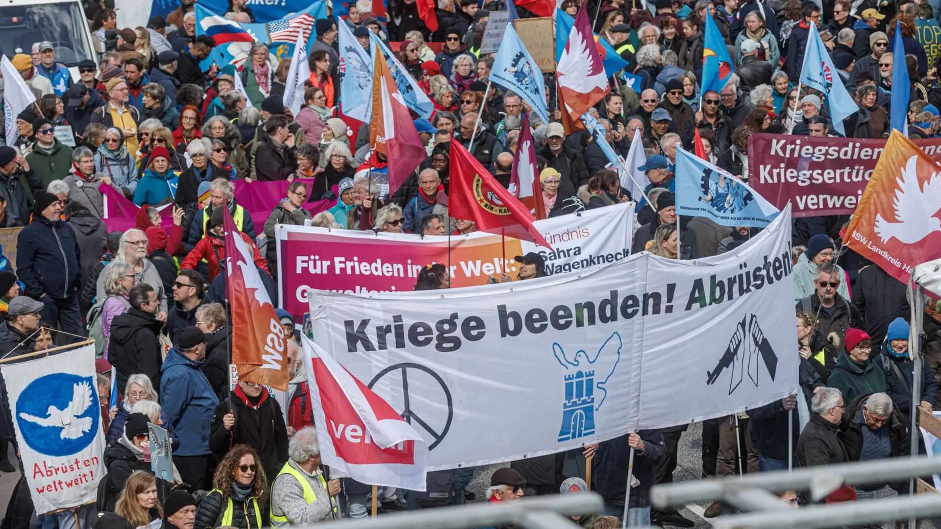 Rund 1.700 Menschen beim Ostermarsch in Hamburg