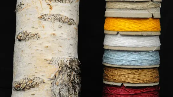 Aus Zellulose entstehen in einem ungiftigen Produktionsprozess textile Fasern. Forschungsprojekt der Universität Aalto.