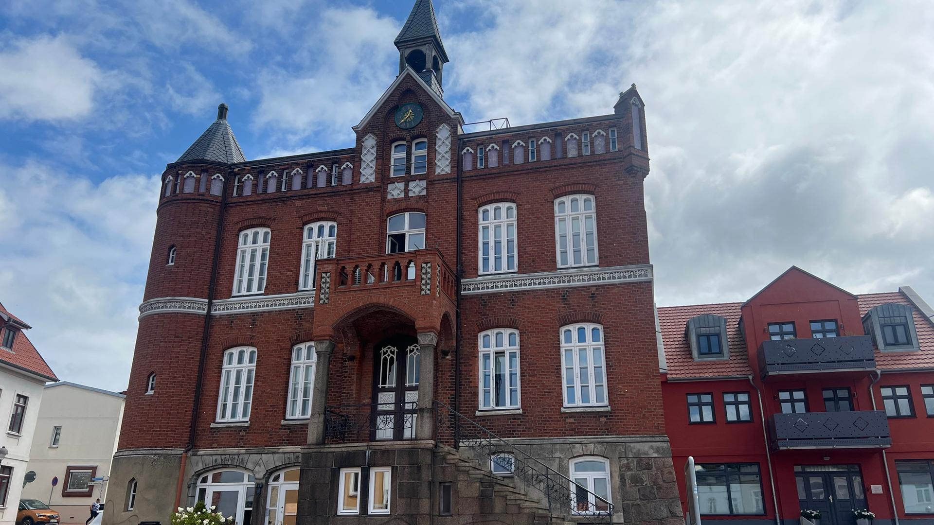 Das Rathaus von Laage im Landkreis Rostock. | NDR, Celine Schmock