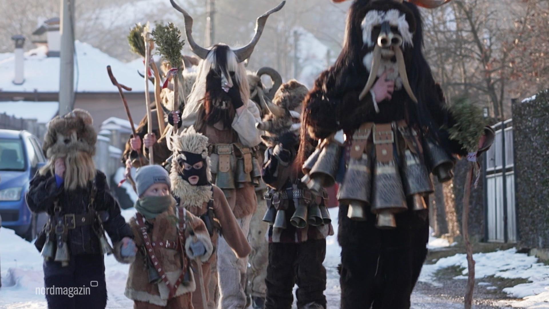 Unterwegs in Bulgarien: Wenn Wintergeister um die Häuser ziehen