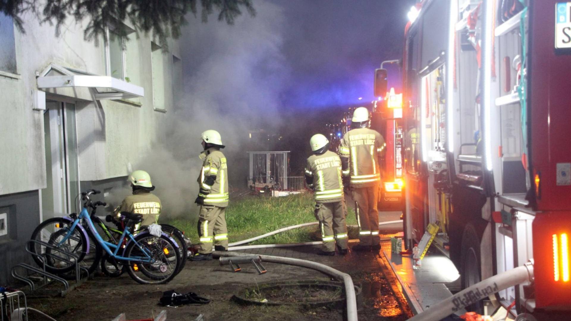 Feuer in Parchim: Mehrfamilienhäuser evakuiert