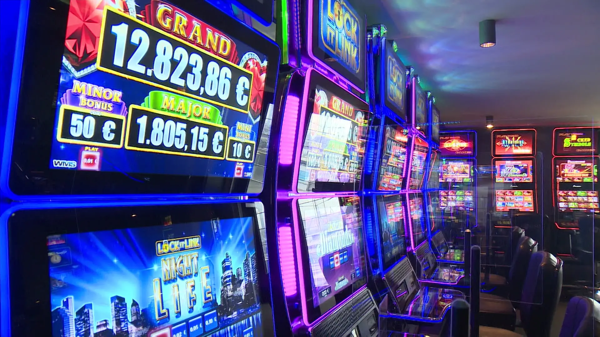 Illegales Glücksspiel: Polizei vernichtet mehr als 50 Spielautomaten