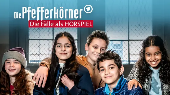 Teaserbild "Die Pfefferkörner - Die Fälle als Hörspiel" mit Leo (gespielt von Charlotte), Jasina (Sophia), Moritz (Jan), Hakim (Mads), Amy (Melody)