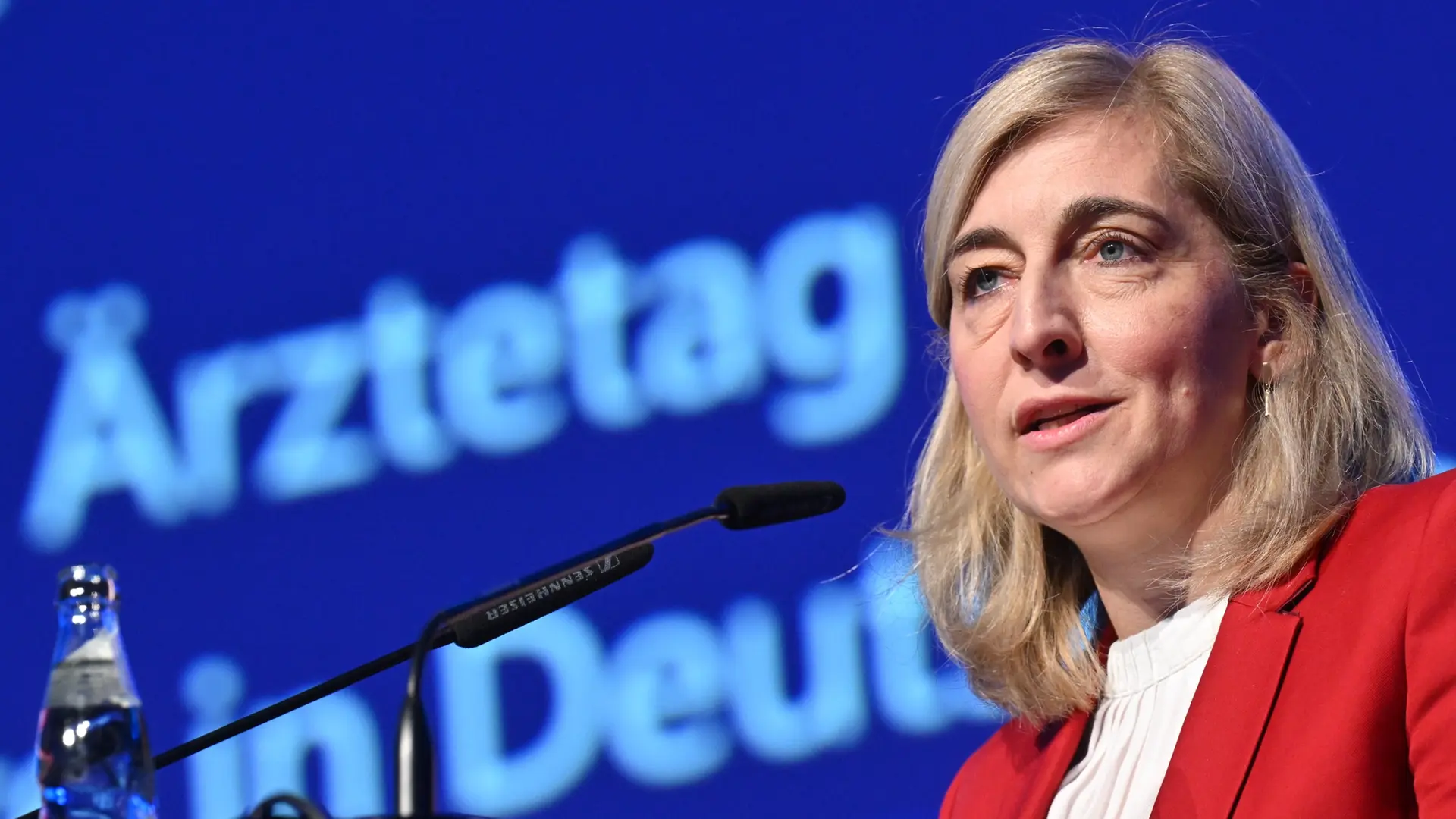 Ärztetag streitet mit Ministerin Warken über Gesundheitsreformen
