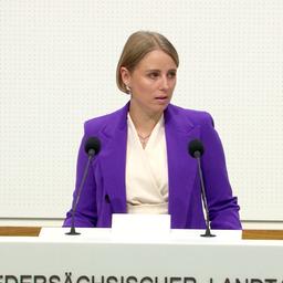 Die AfD-Abgeordnete Vanessa Behrendt spricht im Landtag.