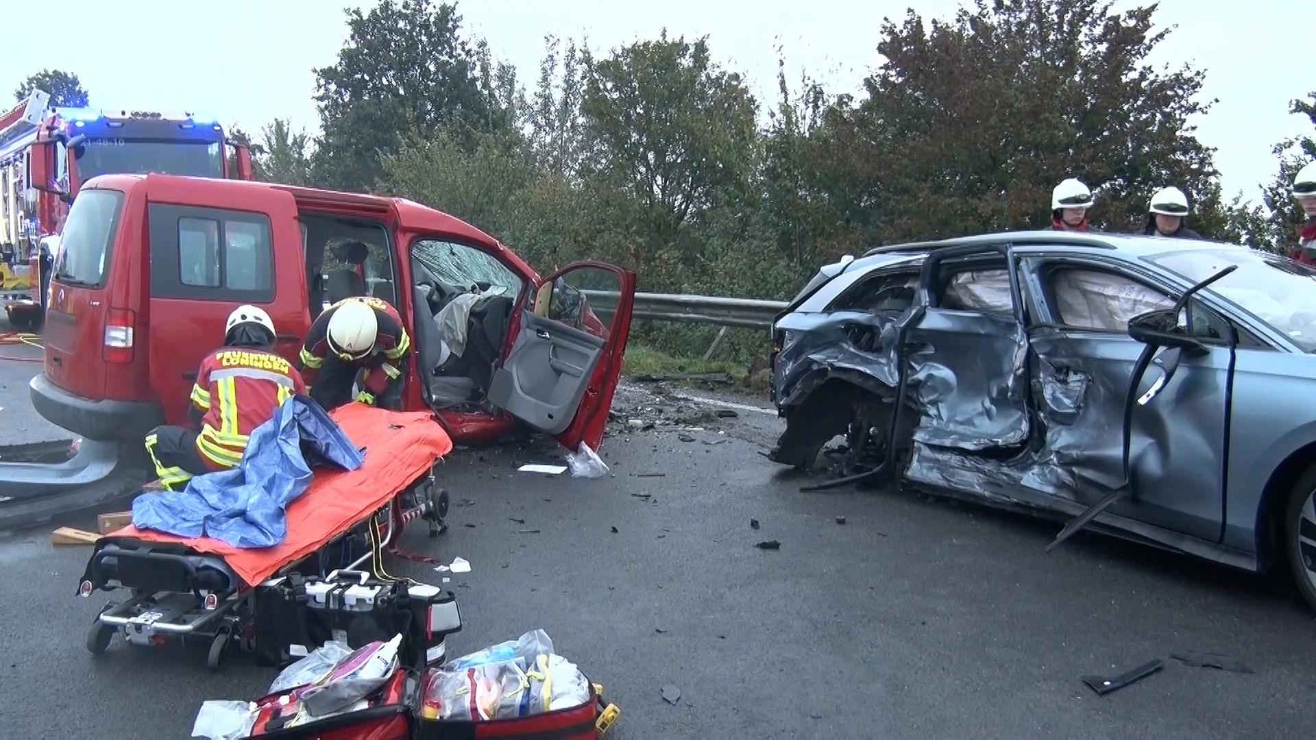 Vier Schwerverletzte bei Überholunfall auf der B213 in Löningen