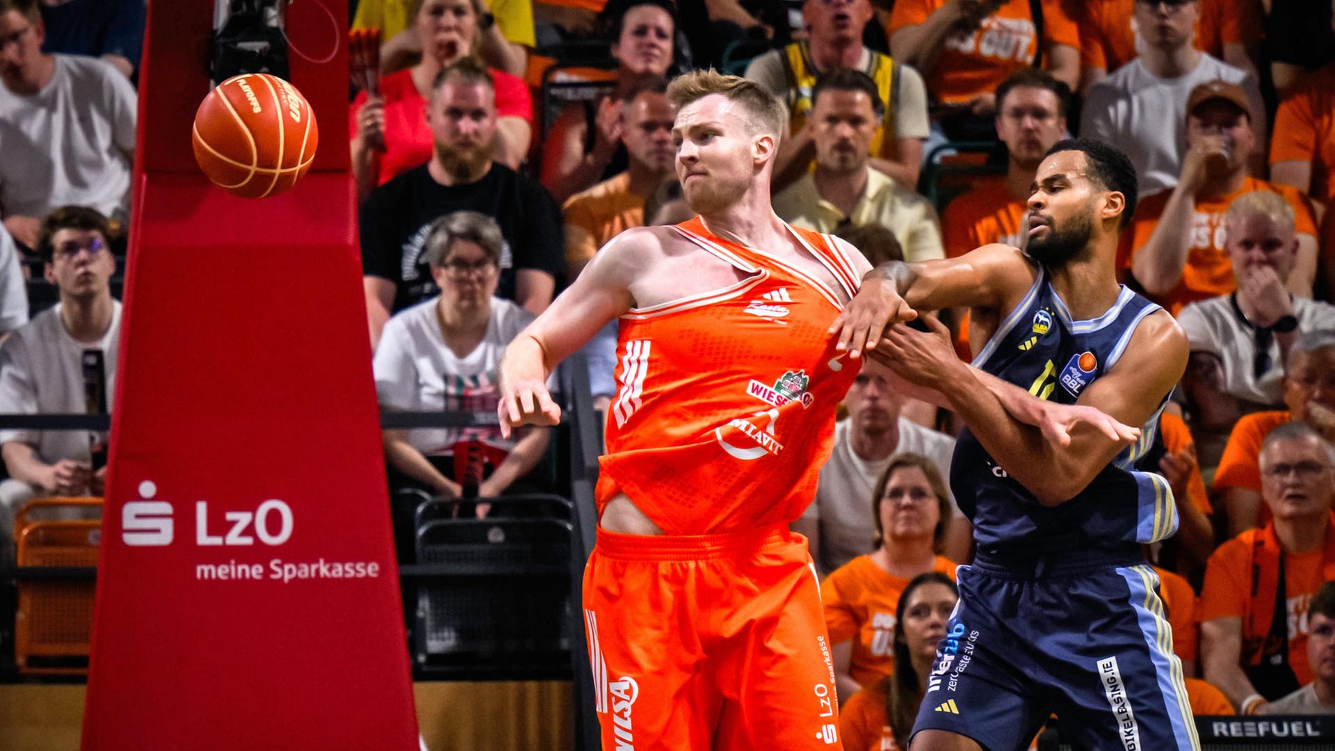 Rasta Vechta unterliegt Alba Berlin und muss ums Halbfinale zittern