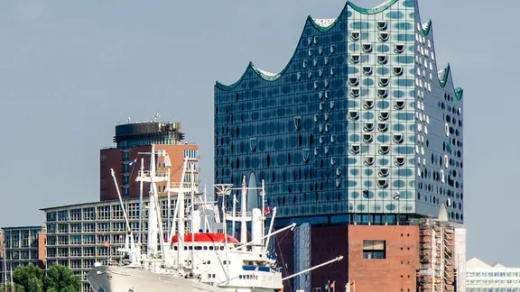 Elbe Landungsbrücken Hamburg