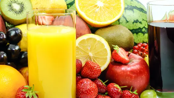 Halbierte Früchte und Fruchtsäfte | Fotolia.com, Countrypixel Halbierte Früchte und Fruchtsäfte