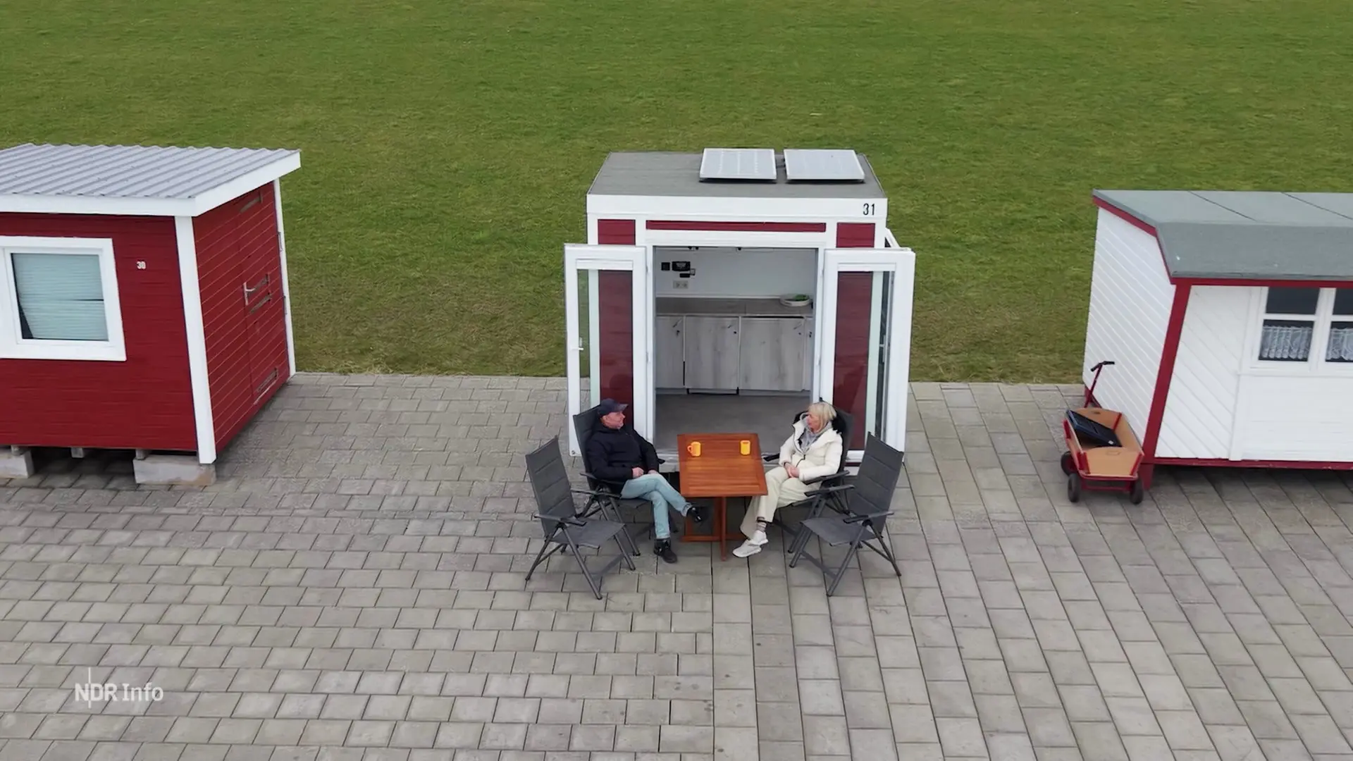 Kleine Box mit bester Aussicht: Badebuden in Dagebüll öffnen