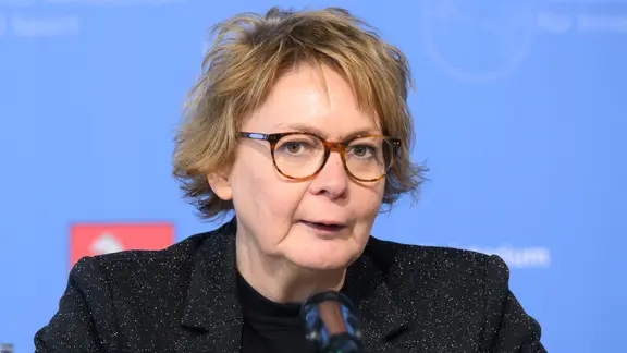 Niedersachsens Innenministerin Daniela Behrens (SPD) bei der Vorstellung des Verfassungsschutzsberichts 2023.