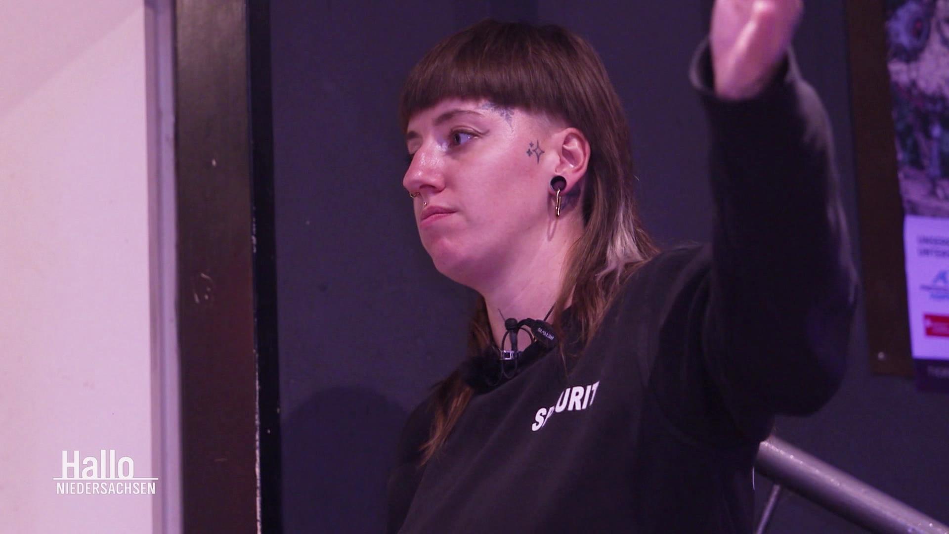 Ayla Imke: Die Frau an der Clubtür