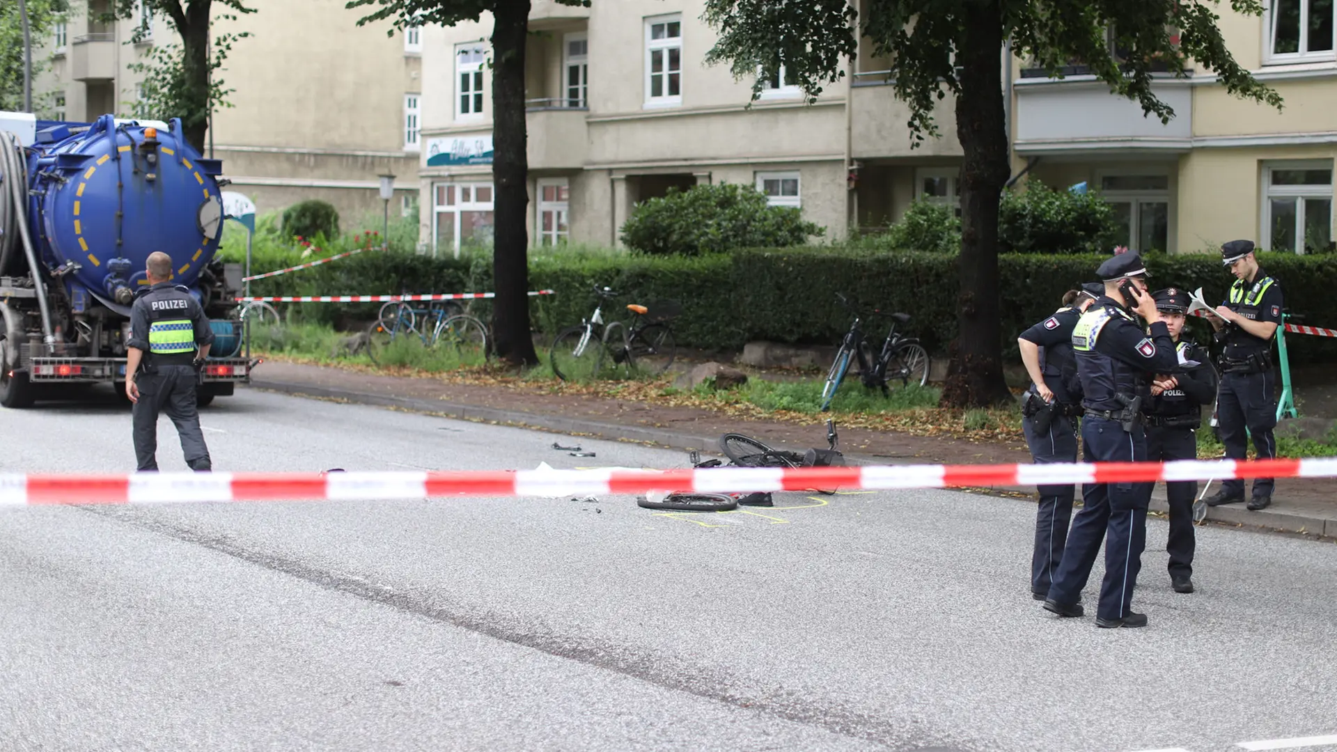 Radfahrerin stirbt bei Unfall mit Lkw
