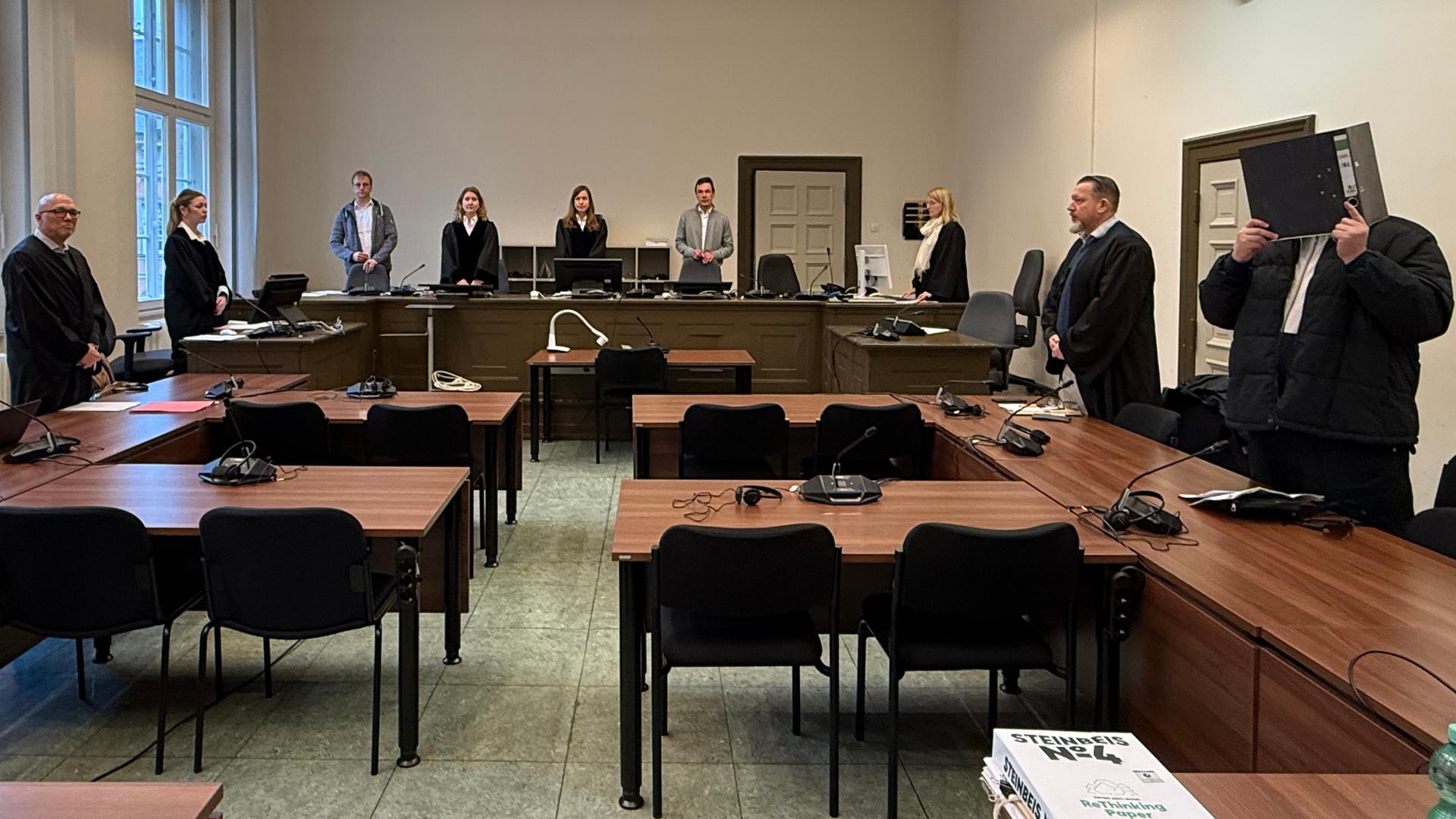 Mit Todesdrohung zur Prostitution gezwungen – Prozess startet in Hamburg