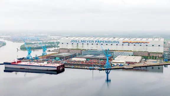 Die Meyer Werft an der Ems.