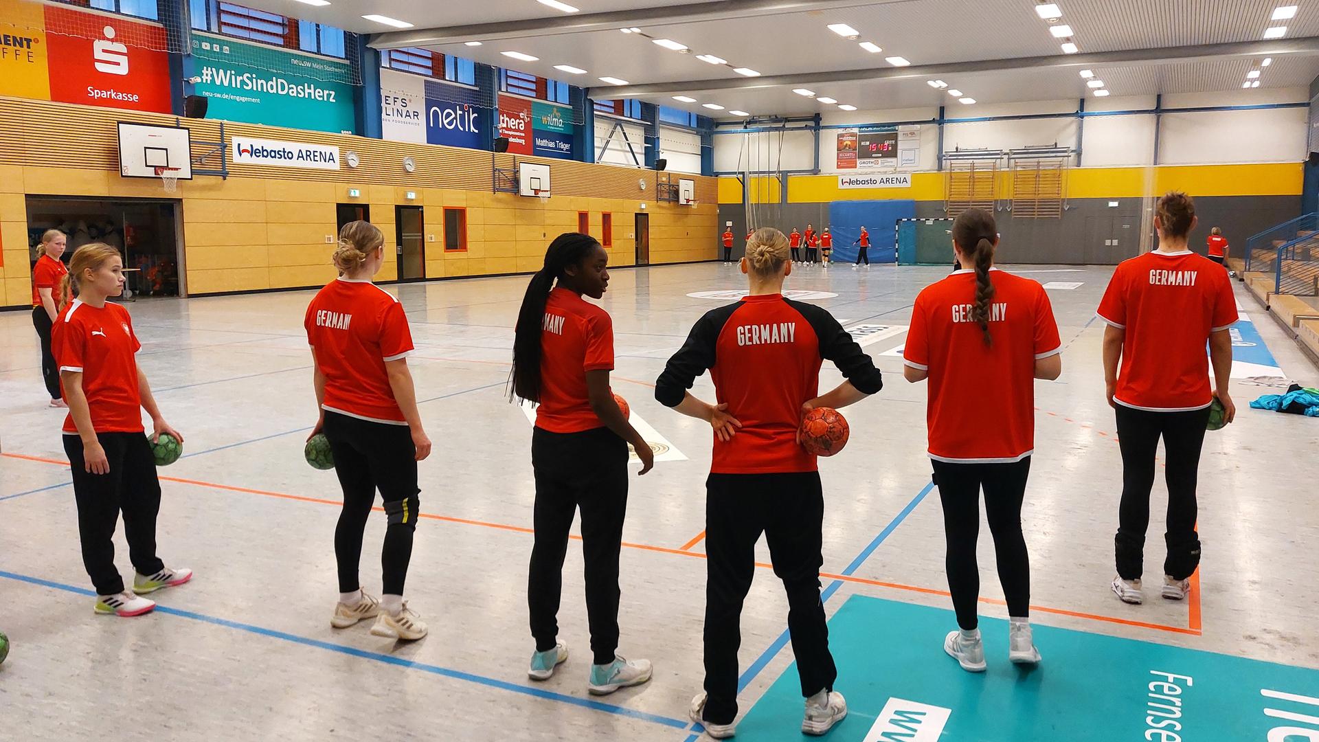 Deutsche U19-Europameisterinnen zum Länderspiel in Stralsund