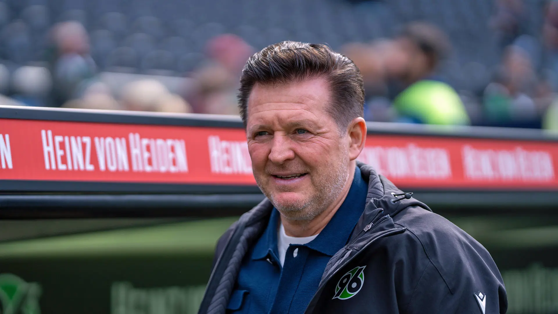 96-Trainer Christian Titz nach 1:1 im Topspiel mit VAR-Frust