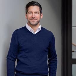 Ein Porträtbild des Journalisten Adrian Feuerbacher