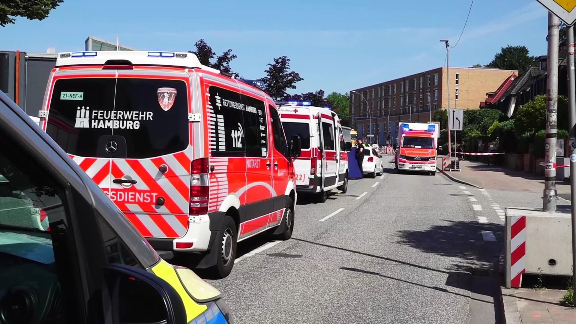 Radfahrer stirbt bei Zusammenstoß mit zwei Autos in Wandsbek