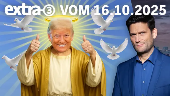 Donald Trump als Messias mit Heiligenschein und Friedenstauben. Daneben Christian Ehring. (extra 3 vom 16.10.2025 im Ersten) (Bild hat KI-generierte Elemente)