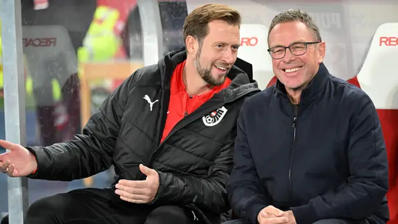 Der österreichische Nationalcoach Ralf Rangnick (r.) und Co-Trainer Lars Kornetka | IMAGO / Ulrich Hufnagel Der österreichische Nationalcoach Ralf Rangnick (r.) und Co-Trainer Lars Kornetka