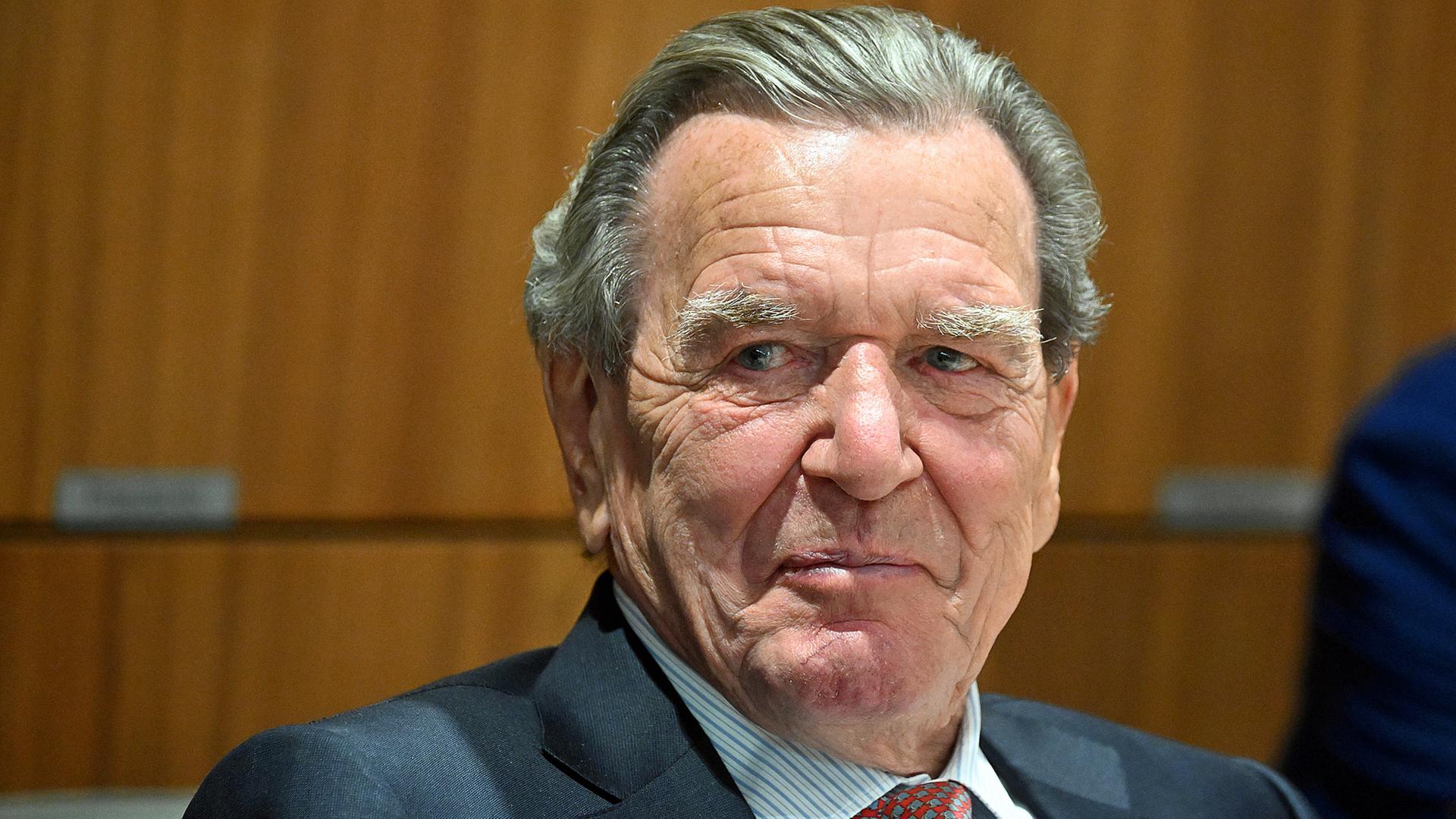 Klimastiftung: Schröder sagt vor Untersuchungsausschuss aus